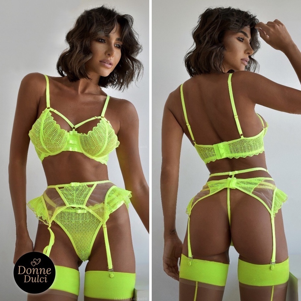 Classic Glam lingerie set with garter belt & stockings